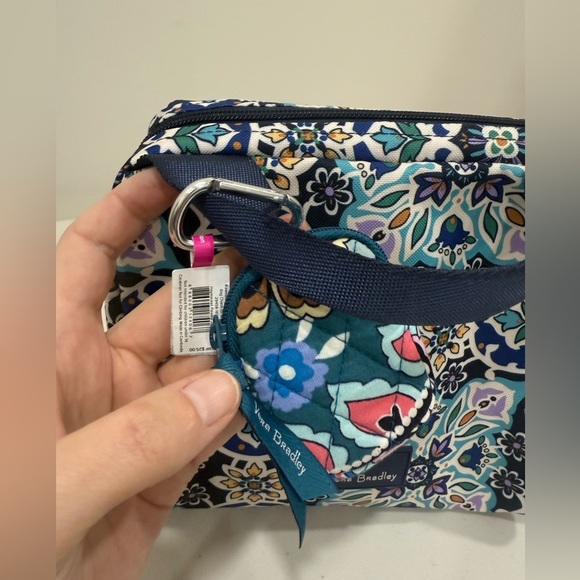 Vera Bradley Set Cooler Lunch Bag Lisbon Medallion Cool + Charm for AirPods - Picture 3 of 7